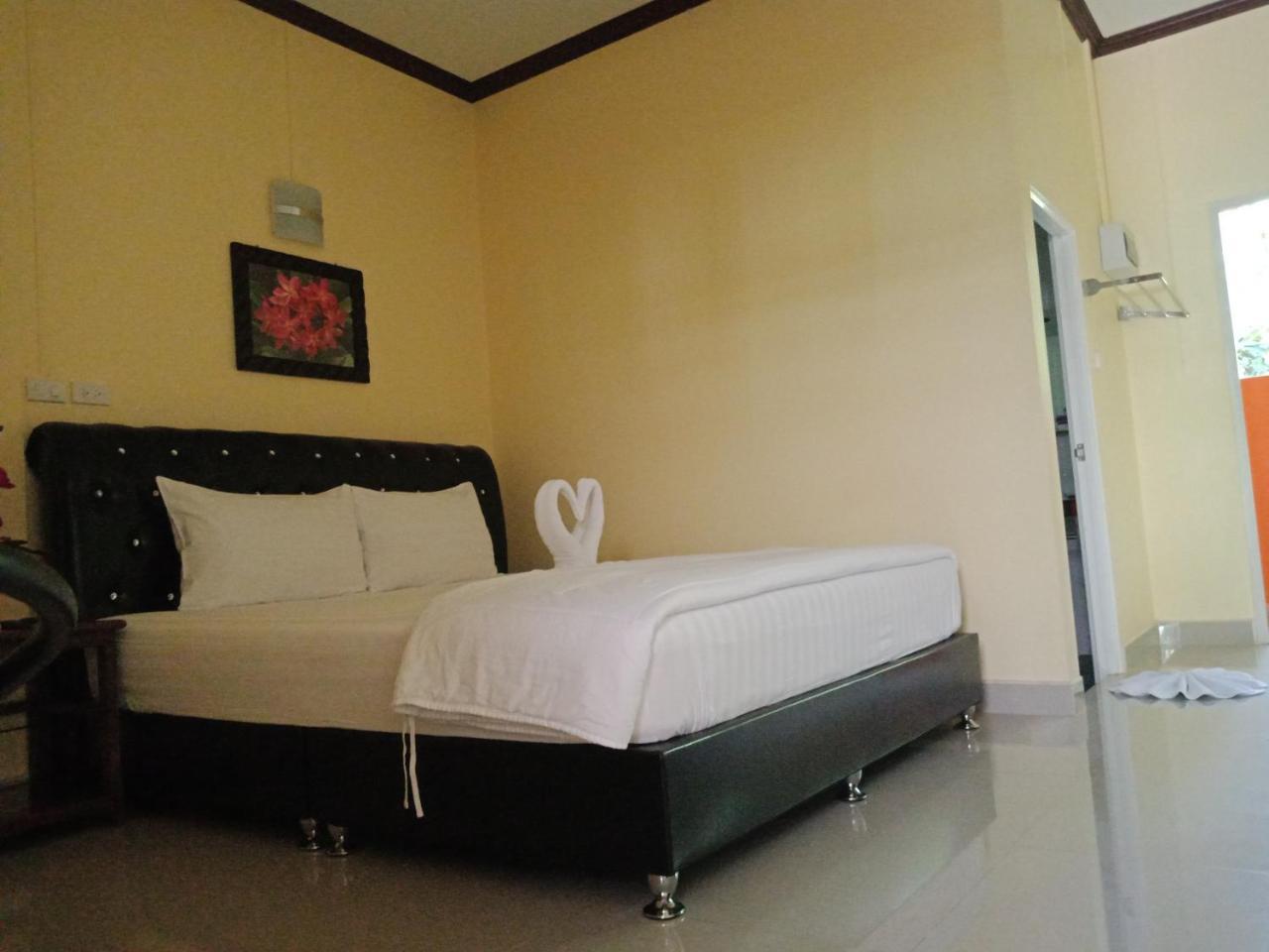 Happy Resort Phang Nga Natai Beach Exterior foto